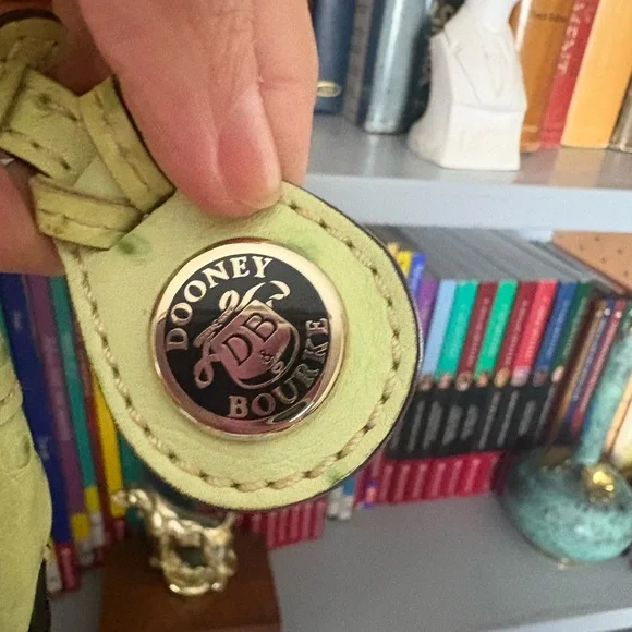 Dooney & Bourke Green Yellow Ostrich Embossed Leather Shoulder Bag Barrel Style - Picture 7 of 12